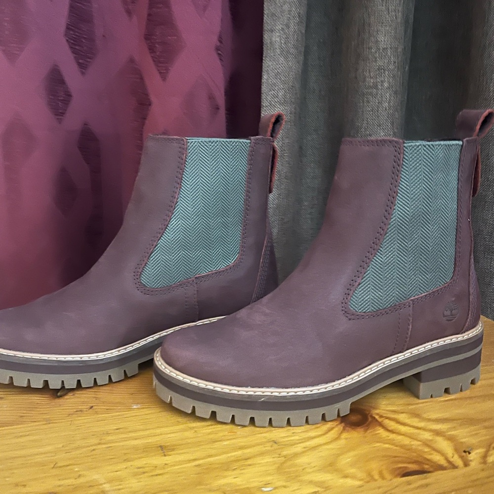 Timberland Size 6 1/2 Soft Burgundy